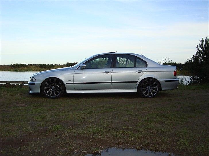 BMW 528i billede 1