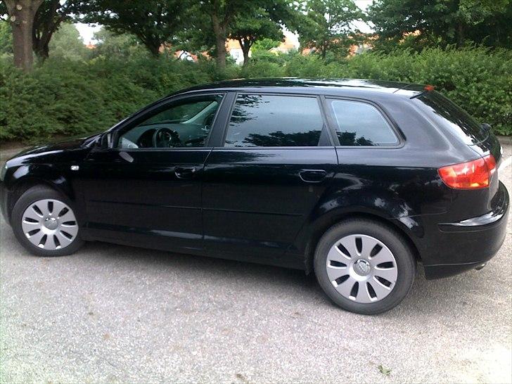 Audi A3 Sportback Attraction - Bagfra på siden på knæ billede 7