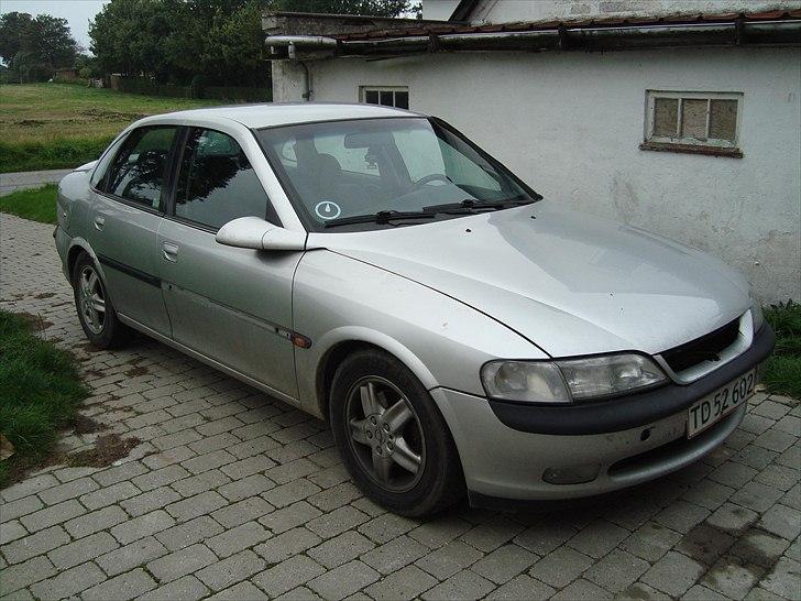 Opel Vectra B 2.0 16v *SOLGT* billede 2
