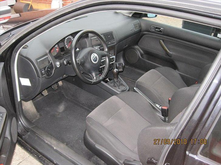 VW Golf 4 SOLGT - kabine skal renses  billede 6