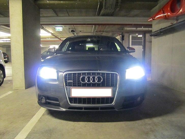 Audi A3 3,2 V6 Quattro - Xenon plus forlygterne lyser godt op. billede 1