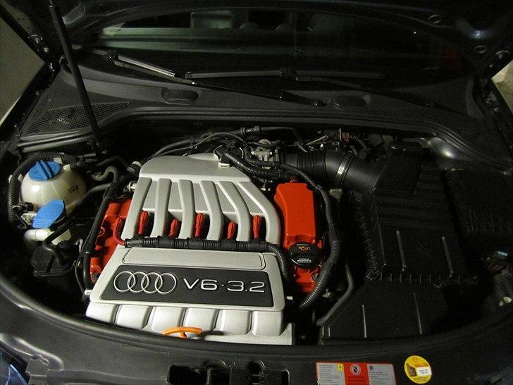 Audi A3 3,2 V6 Quattro - 250 HK og 320 NM det dur i sådan en lille bil, den føles dog ikke så voldsom pga. DSG automatgearet billede 3