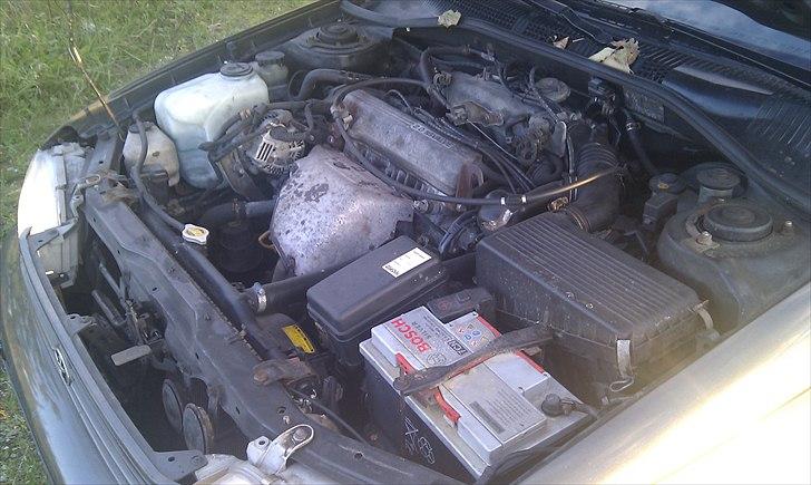 Toyota Carina E ***SOLGT*** - Maskinrummet billede 6