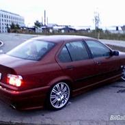 BMW 318i solgt