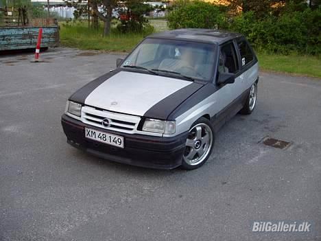 Opel Corsa A 17" - astra frongrill, nederst del af forkofangeren er fra en kadett. billede 2