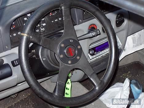 Opel Corsa A 17" - Momo rat.. Gejl.. Møg og andet støv og lort fulgte med ved salget.. billede 4