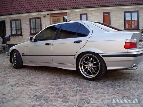 BMW 325i SOLGT! billede 8