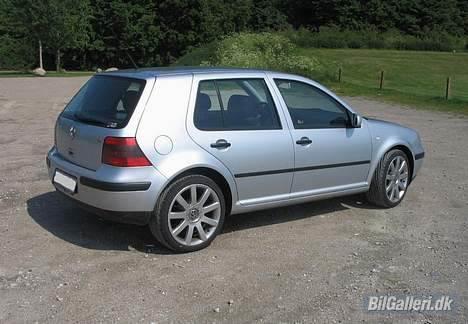VW Golf TDI  -  SOLGT billede 2
