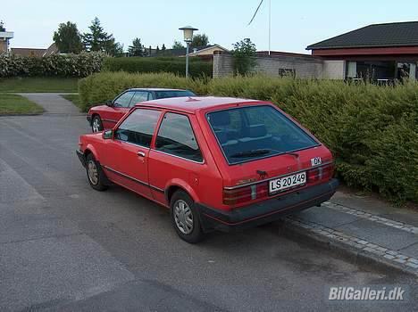 Mazda 323 "solgt" billede 8