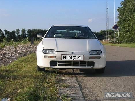 Mazda 323F billede 1