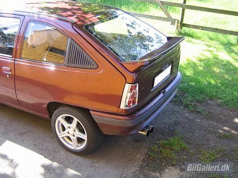 Opel Kadett E * DØD* - Ja så kom de nye fælge på hende :) det pyntede på hende billede 7