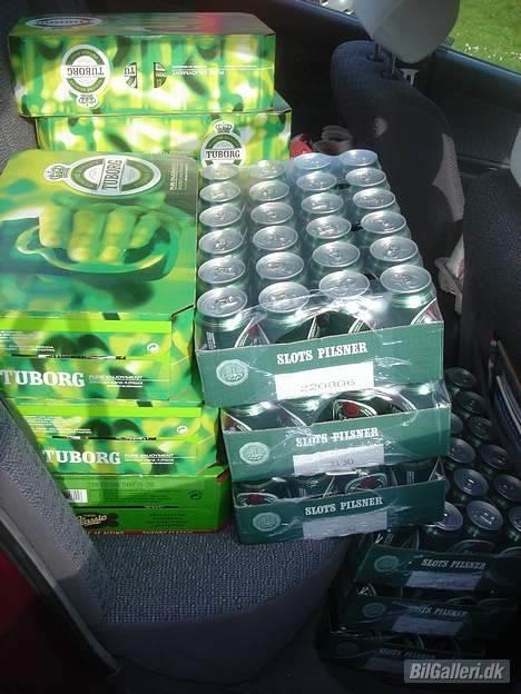 Mitsubishi Galant 2,0GLi *SOLGT* - 13 rammer øl/vand samt 1 kasse 1½l sodavand ligger godt på bagsædet billede 4