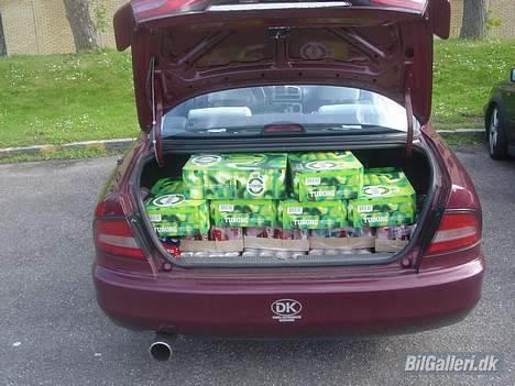 Mitsubishi Galant 2,0GLi *SOLGT* - Bagagerummet efter en lille tysklandstur.... fyldt m ca. 23 hele rammer øl/ billede 5