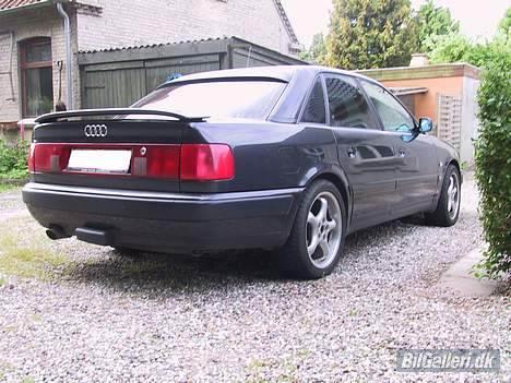 Audi 100 - Bag og rude Spoiler billede 1
