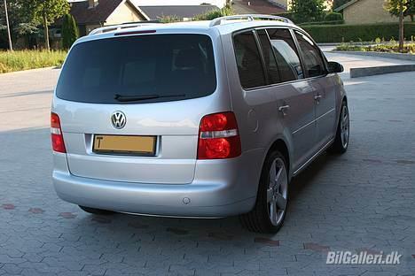 VW TOURAN 2.0 TDI -DSG-140HK - Skørtet i SØLV... billede 3