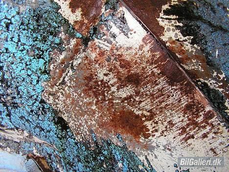 Lada 1500s - 2103 - Overflaterust i hjulhusene. Dette er nå behandlet med Owatrol, før en total undervognsbehandling. billede 14