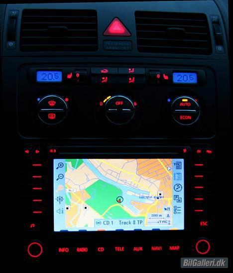 VW TOURAN 2.0 TDI -DSG-140HK - NAVI--SÆLGES.. 9700,- incl. montering billede 13