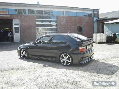 Toyota Corolla 1,6 Sport "SOLGT" - Er hun ikke smuk efter en dejlig lakforsejling? billede 9