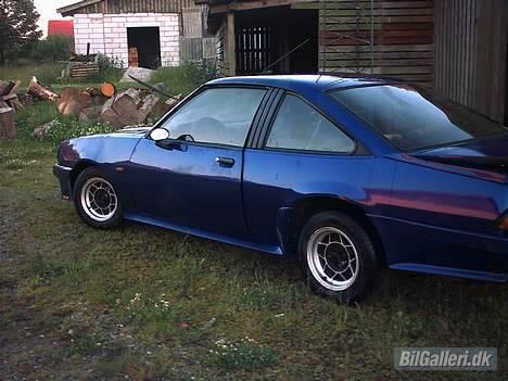 Opel manta b  ( solgt ) billede 1