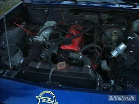 Opel manta b  ( solgt ) - 2.0i motor billede 3