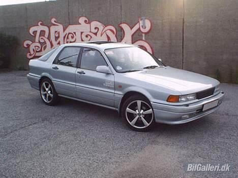Mitsubishi Galant 2.0i LE - SOLGT!!! - her er hun.. fra en af sine pænere vinkler... billede 10