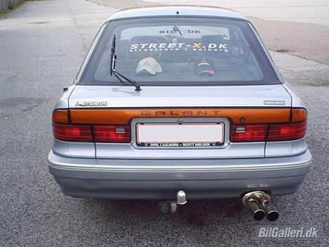 Mitsubishi Galant 2.0i LE - SOLGT!!! - Her er hun taget bagfra ;-) før bagpanel blev farvet. billede 13