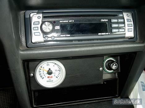 Ford Escort RS Turbo Cabriolet - Hjemmelavet montering af ladetryks ur...Askebærgeret måtte lade livet. billede 11