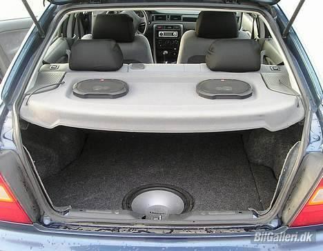 Honda Civic  ( solgt ) - Ned bygget bass/forstærker, mangler bare en beskyttels skærm billede 9