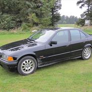 BMW e36 320i  SOLGT!!