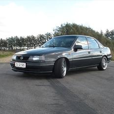 Opel Vectra A 2.0i Expression