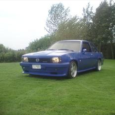 Opel Ascona B 2,2