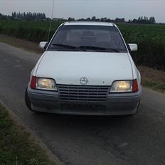 Opel Kadett E ( SKROTET )