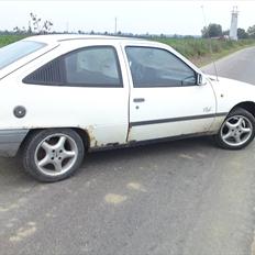 Opel Kadett E ( SKROTET )