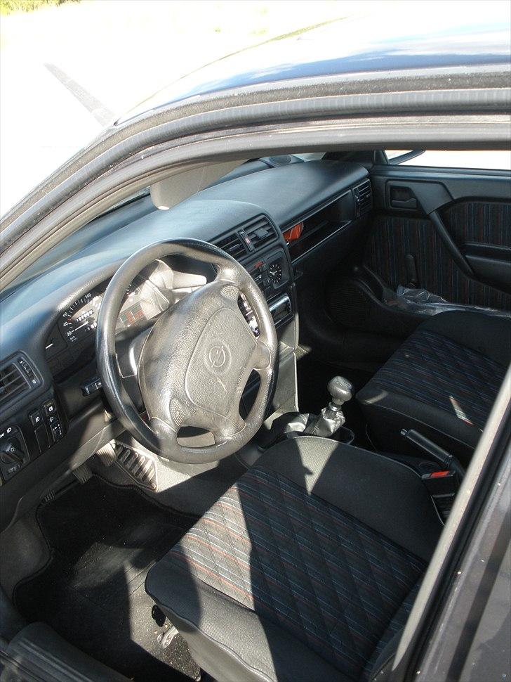 Opel Vectra A 2.0i Expression billede 13