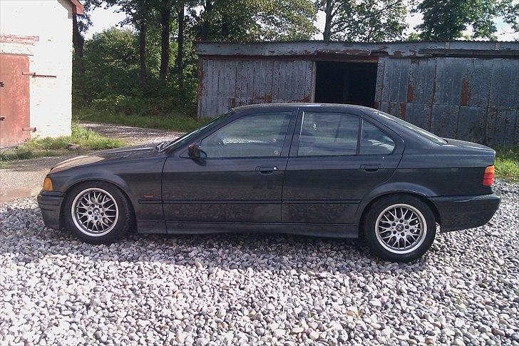 BMW E36 320i [SOLGT] billede 2