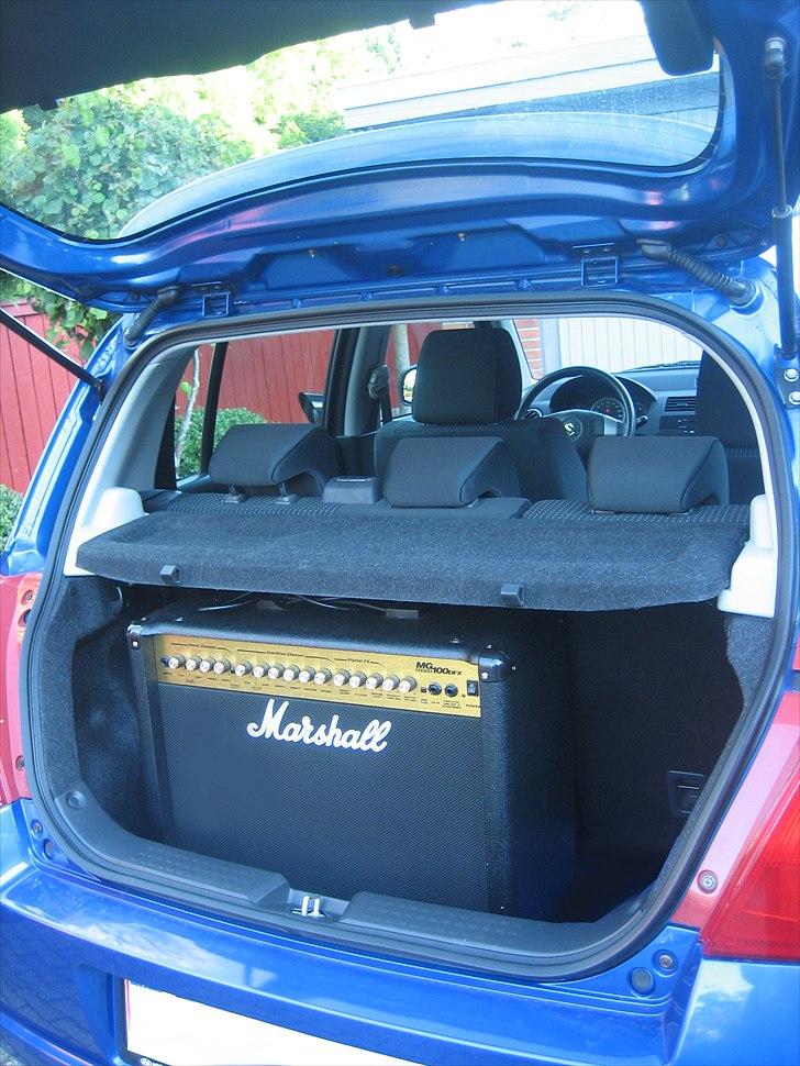 Suzuki Swift 1,5 GLS - Det som mest bliver transporteret i bagagerummet. billede 14