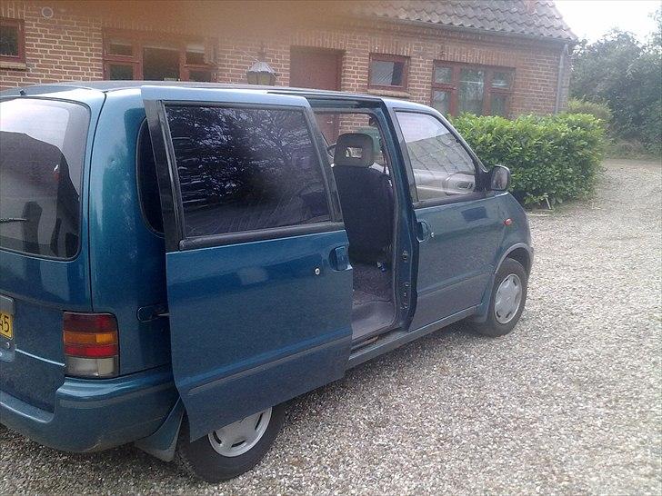 Nissan serena .død billede 1