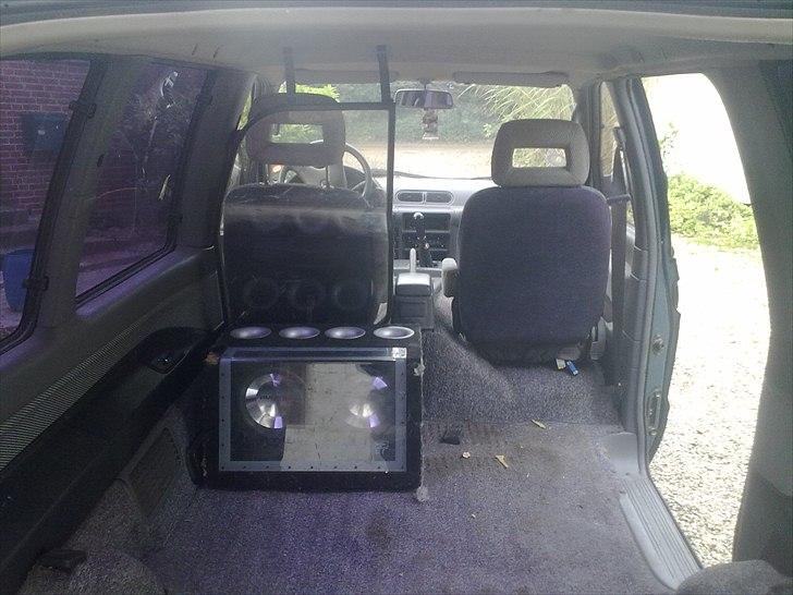 Nissan serena .død billede 7