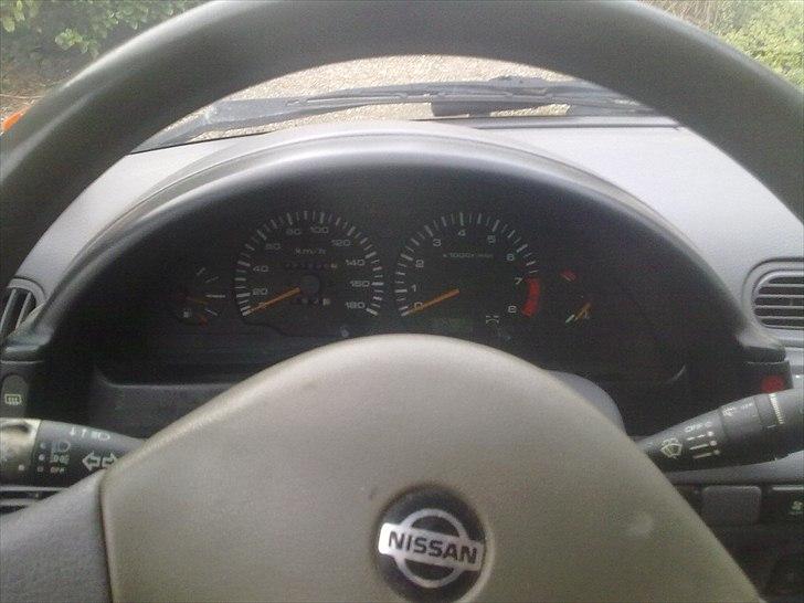 Nissan serena .død billede 9