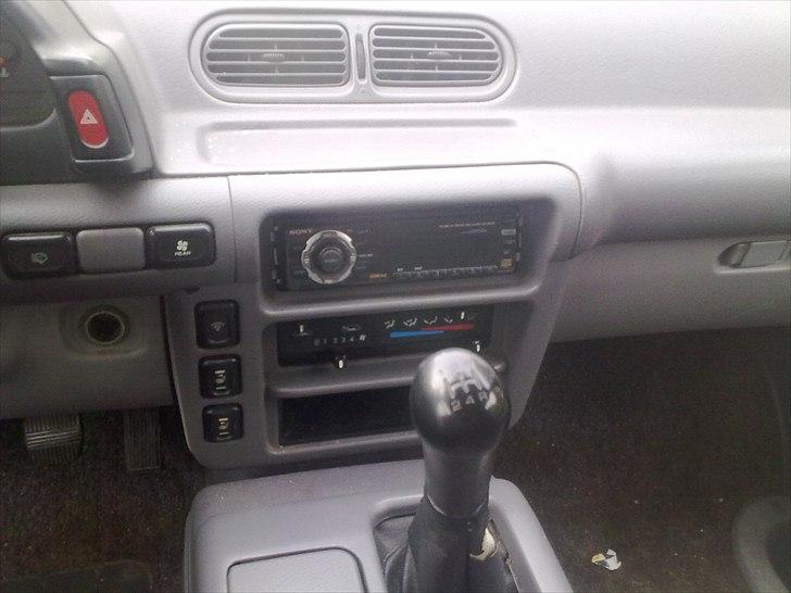 Nissan serena .død billede 10