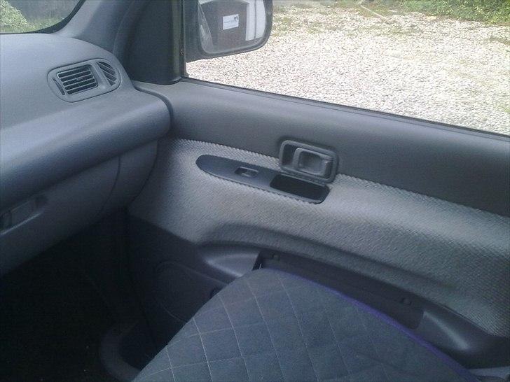 Nissan serena .død billede 11