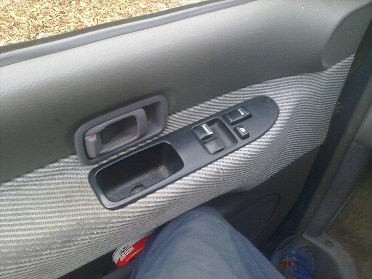 Nissan serena .død billede 12