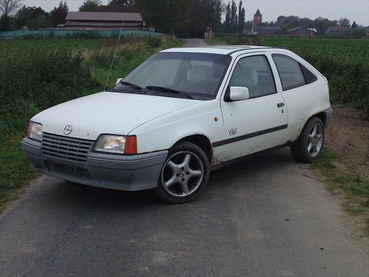 Opel Kadett E ( SKROTET ) billede 1