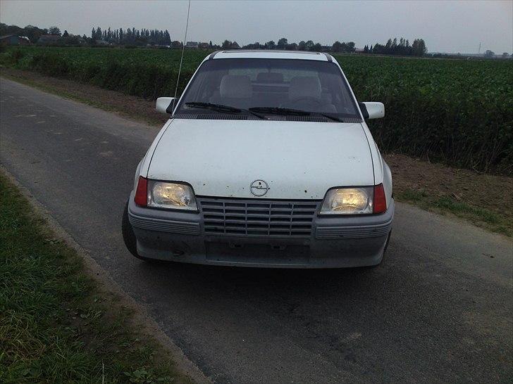 Opel Kadett E ( SKROTET ) billede 2