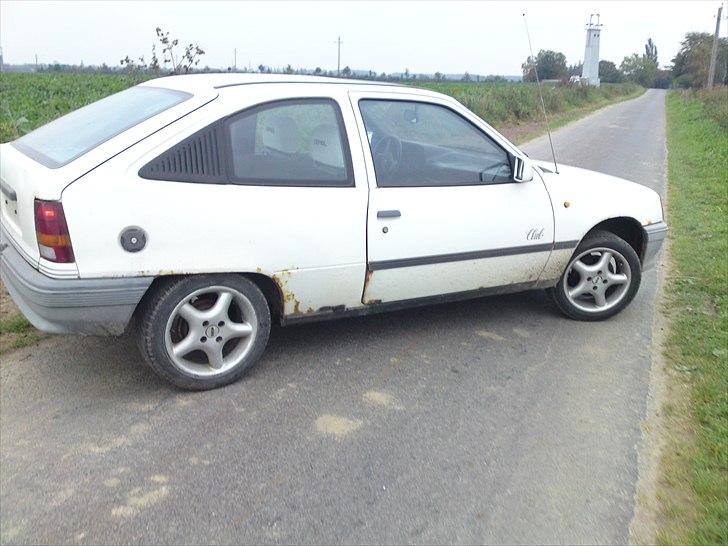 Opel Kadett E ( SKROTET ) billede 3