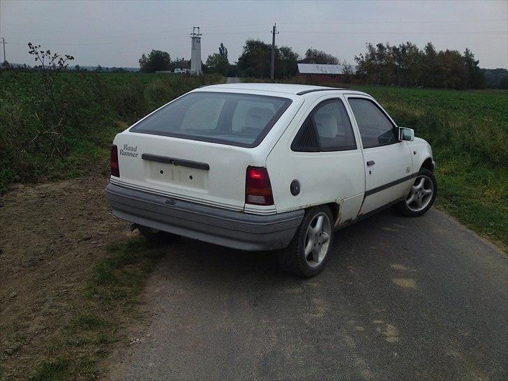 Opel Kadett E ( SKROTET ) billede 4