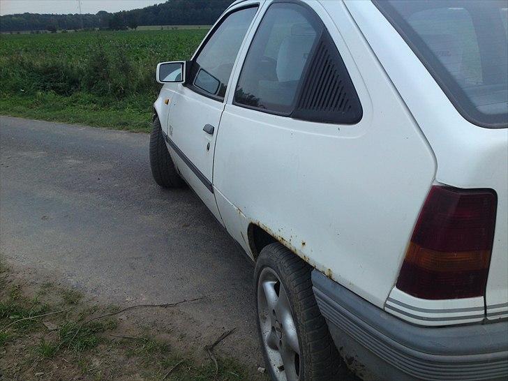 Opel Kadett E ( SKROTET ) billede 5