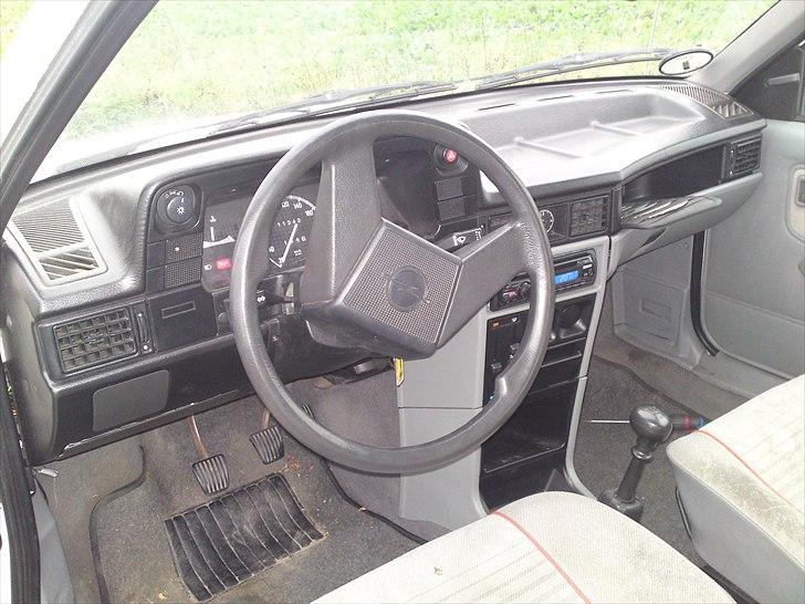 Opel Kadett E ( SKROTET ) billede 6