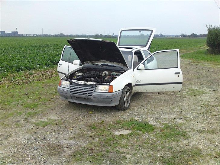 Opel Kadett E ( SKROTET ) billede 9