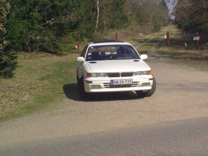 Mitsubishi Galant - Dejligt vejr i skoven billede 2